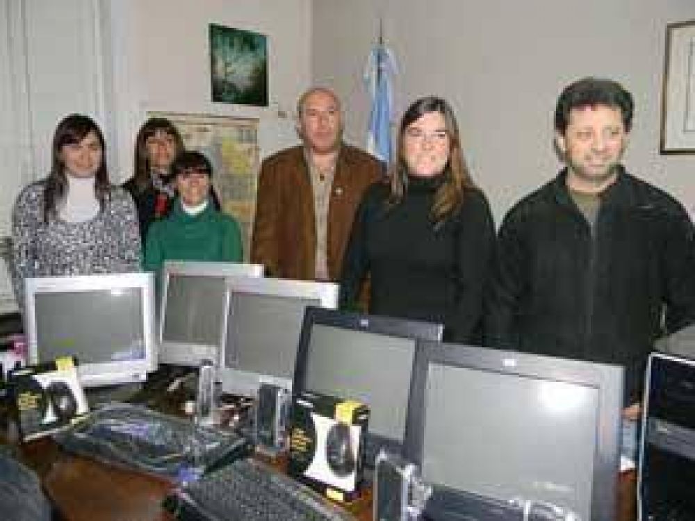 El Consejo Escolar entregar� nueve computadoras 