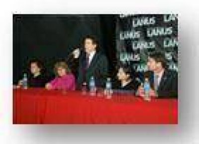 LAN�S - D�AZ P�REZ ENTREG� A COOPERATIVISTAS CERTIFICADOS DE FINALIZACI�N DE CURSO