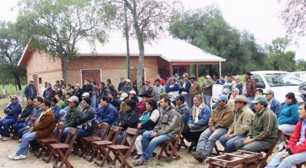 El Gobierno provincial entreg� m�s de un mill�n de pesos para 70 productores caprinos en Miraflores