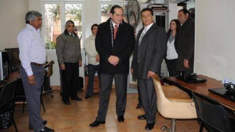 Alperovich le respondi� a Santiago que �no se pueden cerrar las f�bricas�
