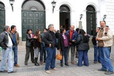 Ruidosa manifestaci�n de los vecinos de FME
