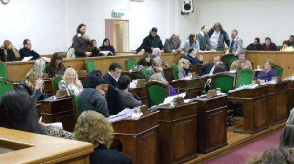 En medio de reproches cruzados, aprobaron la Rendici�n de Garc�a