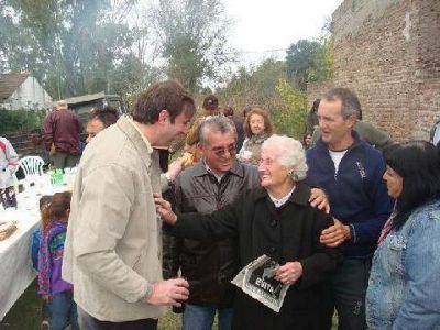 Oscar Luciani sigue de recorrida por los barrios de la ciudad