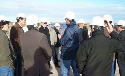 Decanos de Ingenier�a de todo el pa�s recorrieron las obras del Emisario Submarino