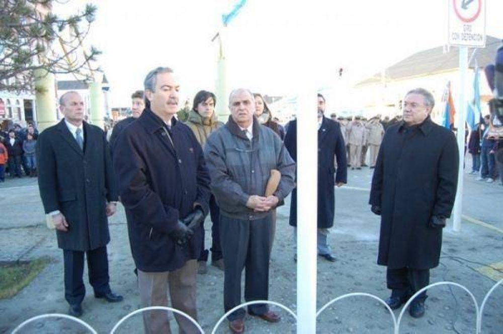 �Tenemos que desempolvar nuestra Constituci�n y sacarla de los cajones"
