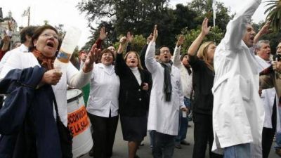 Indignados con el Gobierno, los m�dicos amenazan con la �desobediencia civil�
