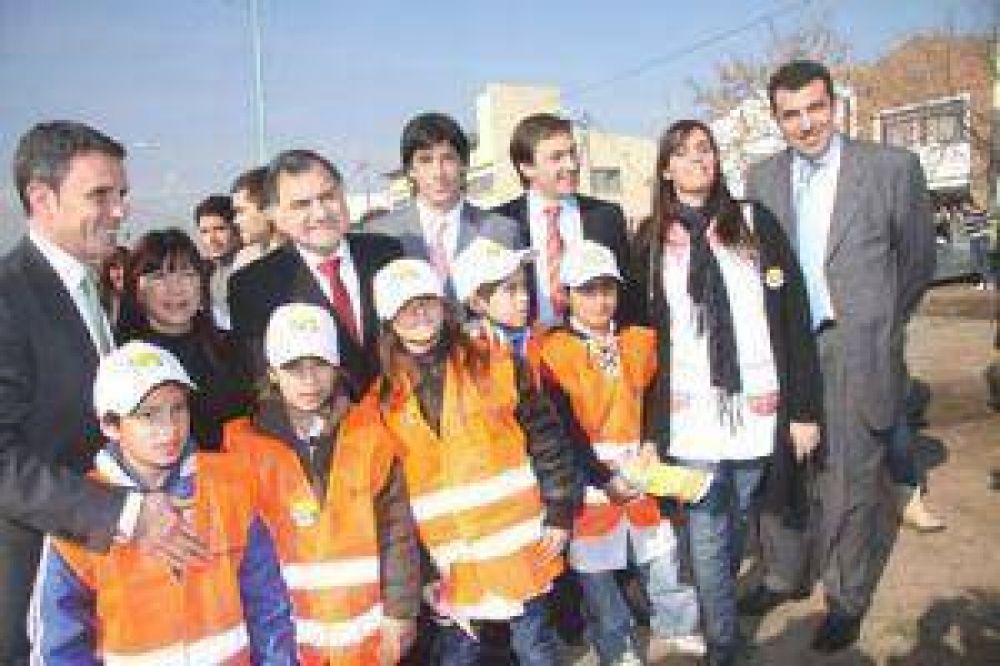 Estudiantes de Florencio Varela multan a infractores de tr�nsito