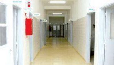 M�DICOS VAN AL PARO Y TRABAJO ADVIRTI� QUE LA MEDIDA ES ILEGAL