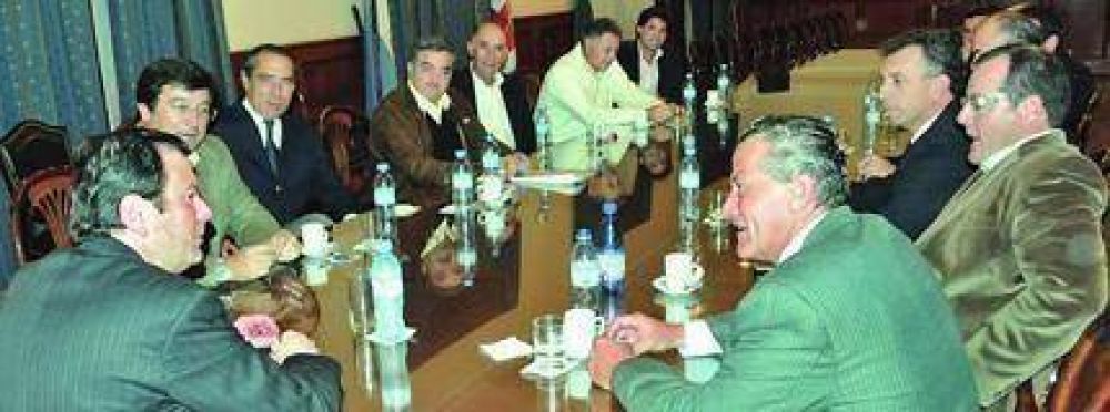 El gobernador recibi� a la comisi�n directiva del Santiago Golf Club