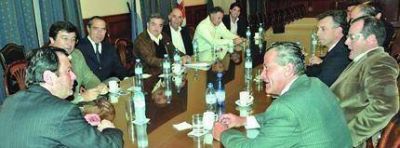 El gobernador recibi� a la comisi�n directiva del Santiago Golf Club