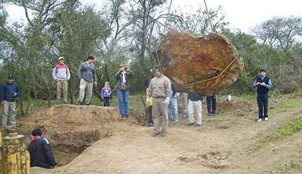 Zamora anunci� que se exhibir� en el CCB el meteorito de Quimil�