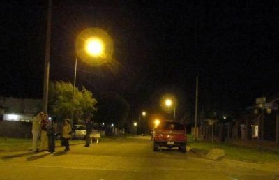 Alumbrado y vialidad en barrio Villa Lourdes