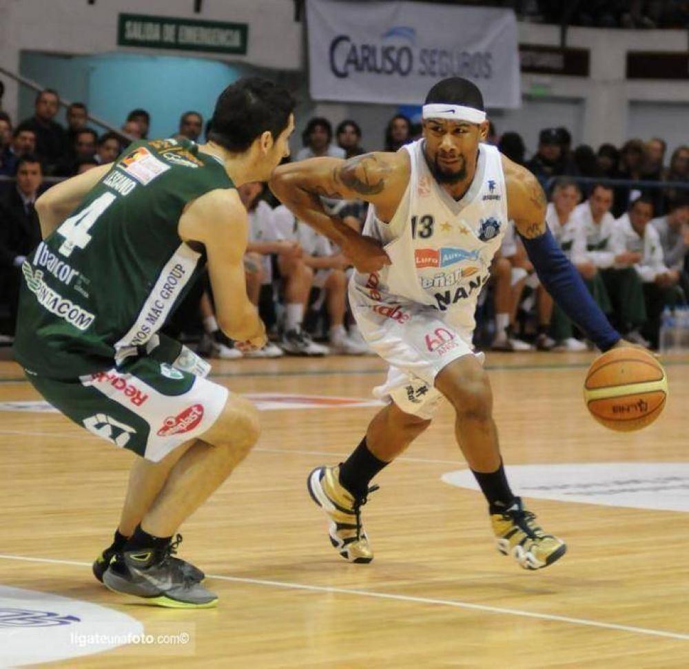 Pe�arol le gan� a Atenas por 86-59 en el Orfeo y puso la serie 3 a 1