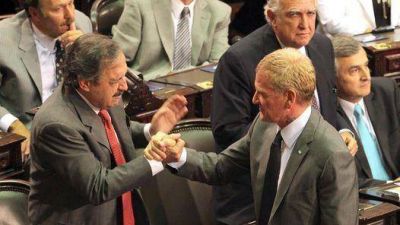 La foto y el abrazo Alfons�n-De Narv�ez finalmente ser� en La Plata