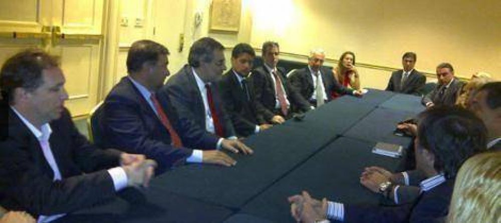 Gestion del intendente de Salta Miguel Isa para que empresarios salte�os exporten a EE.UU.