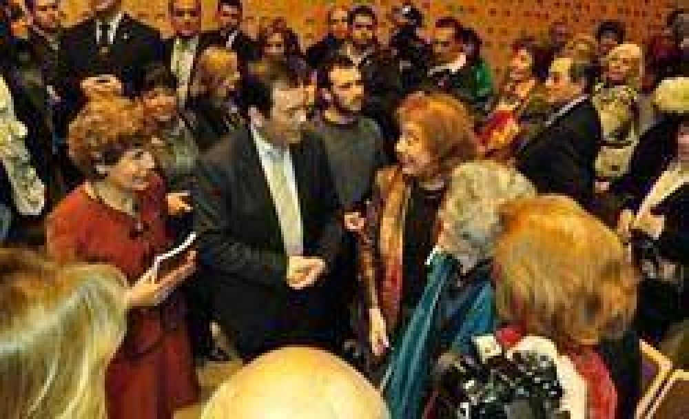 El Gobernador presidi� la presentaci�n del libro �El teatro en Santiago de Estero 1900-1960�