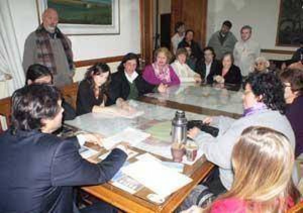 Se anunci� la creaci�n de una editorial municipal 
