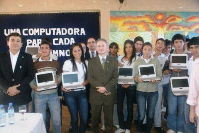 Ma�ana se entregar�n a m�s 1600 alumnos secundarios, Netbooks para su empleo educativo en escuelas