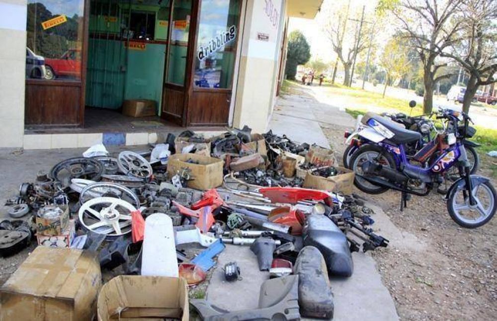 Otro local de venta de autopartes clausurado