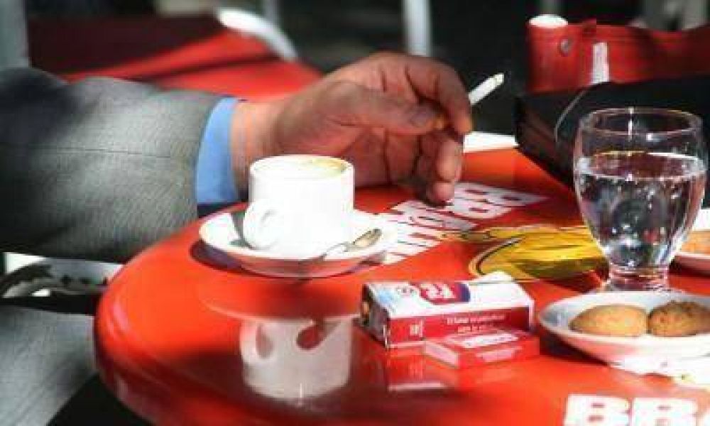 En Mendoza, tampoco se podr� fumar en boliches y casinos, ni publicitar cigarrillos