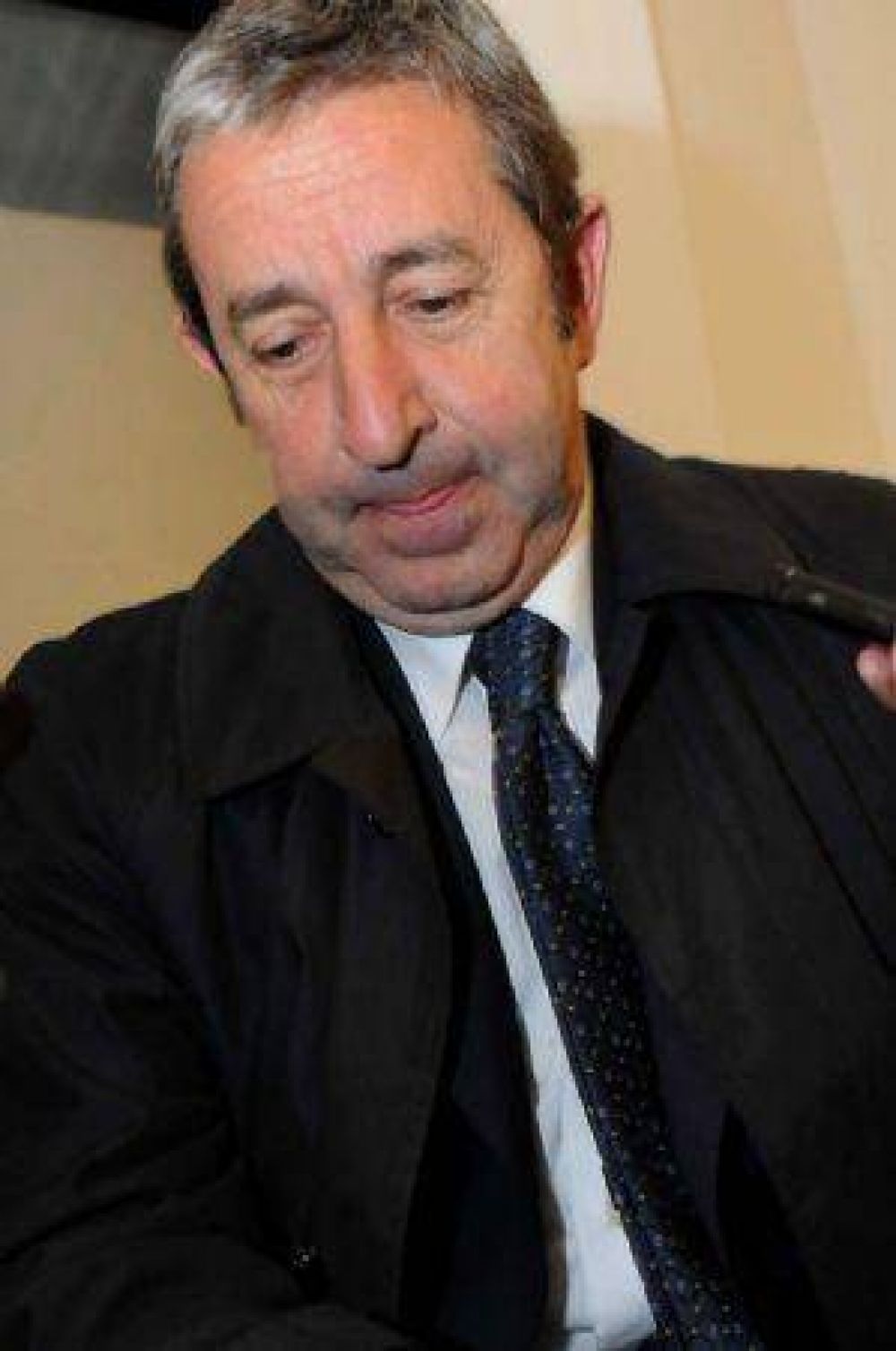 Cobos confirm� que no ser� candidato