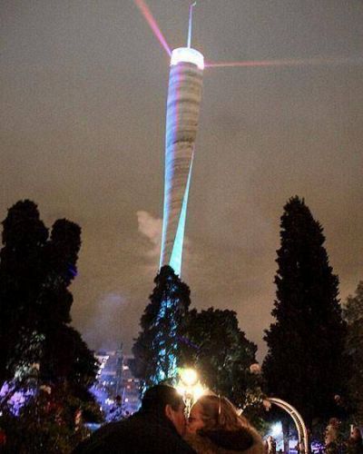 El Faro del Bicentenario se convirti� en el portal del Parque Sarmiento y ser� un hito tur�stico