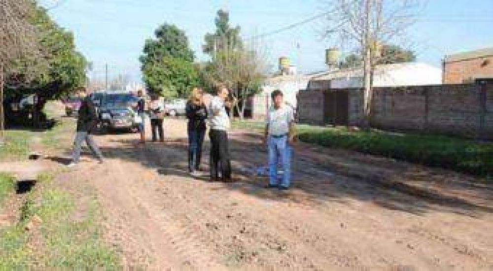 El municipio trabaja en el enripiado de calles del barrio 244 Viviendas