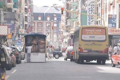 Desde la semana pr�xima estacionar en doble fila le costar� $ 2.500 al infractor