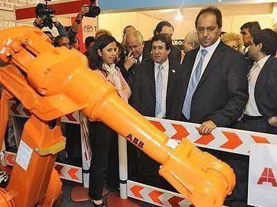 Scioli inaugur� una f�brica y abri� la Expo Producci�n Lan�s 2011