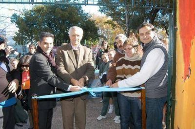 SAN MART�N - IVOSKUS INAUGUR� LA OFICINA DE RECICLADO Y EDUCACI�N AMBIENTAL EN LA PLAZA ROCA