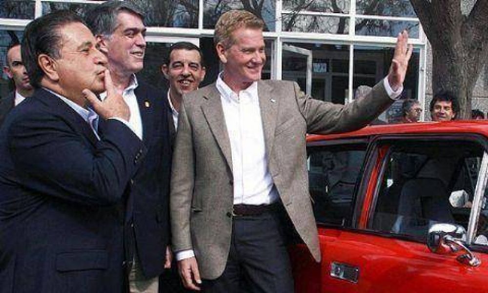 Batalla campal entre duhaldistas y denarva�stas por las listas bonaerenses