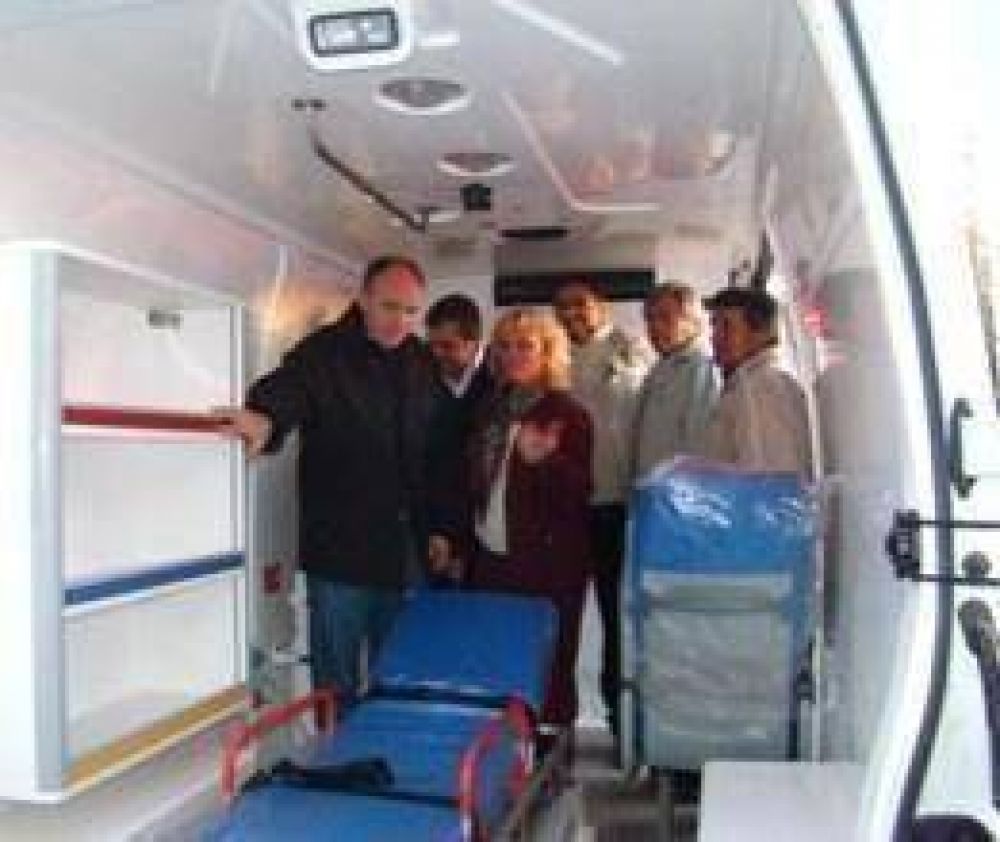 Nueva ambulancia para La Emilia