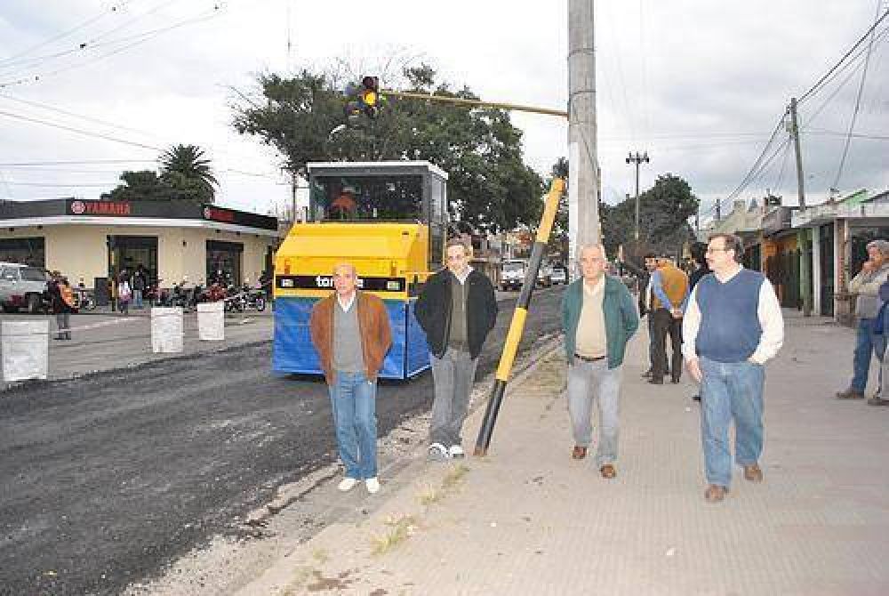Segura inspeccion� las  obra de pavimentaci�n  de la avenida El �xodo
