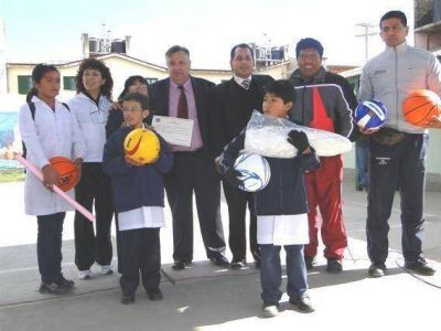 Entregaron elementos deportivos a la Escuela N� 451