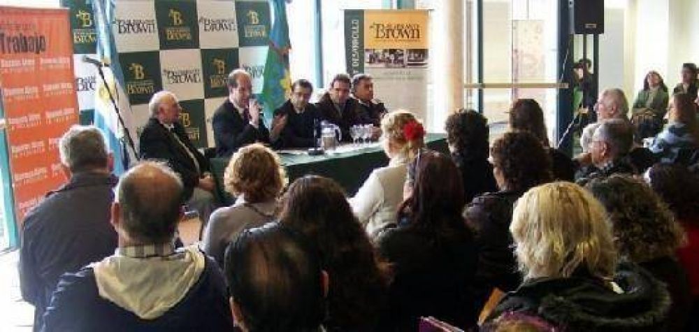 M�s de 150 microemprendedores se capacitaron en la Ley Alas