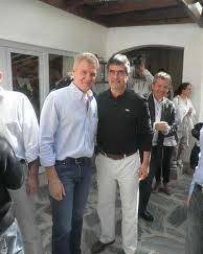 El candidato a Intendente de Jun�n, Andr�s Rosa estuvo en el plenario de Uni�n Celeste y Blanco 