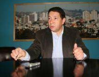 Con su precandidatura �firme�, Escudero destac� la importancia del �di�logo pol�tico� del peronismo 