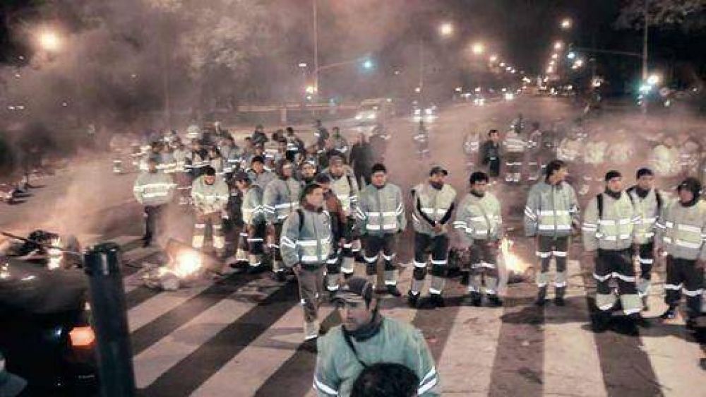 Peligra la recolecci�n de basura por una protesta de los trabajadores