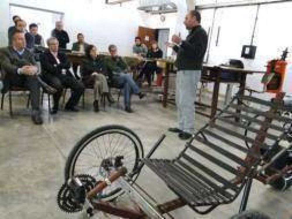 Olavarr�a: Construyen un autom�vil a energ�a solar para participar de competencia en Chile