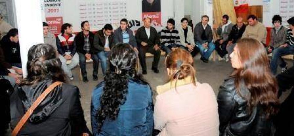 Salom�n mantuvo una charla con j�venes 