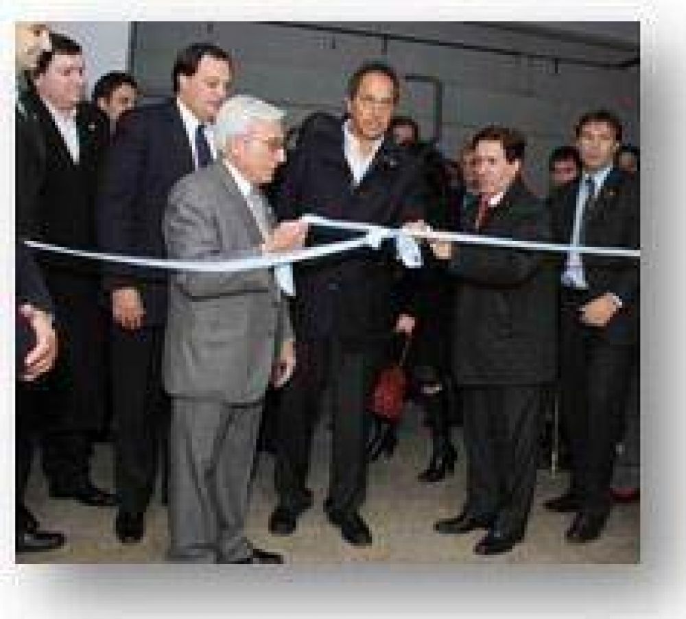 LAN�S - DANIEL SCIOLI Y DAR�O D�AZ P�REZ INAUGURARON  UNA F�BRICA EN LAN�S ESTE 
