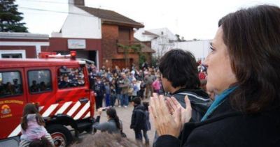 LUJ�N - LA INTENDENTA ANUNCIO LA CREACION DE UN NUEVO DESTACAMENTO DE BOMBEROS EN OPEN DOOR
