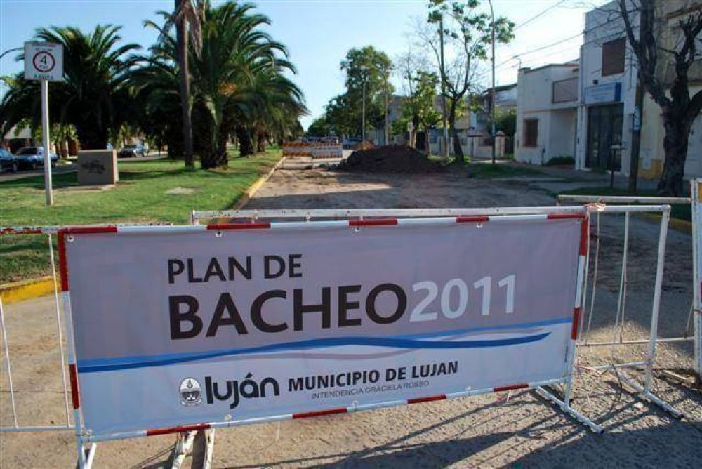 LUJ�N - CONTIN�A PLAN DE BACHEO