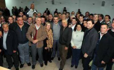 Por un gobierno "donde todos aporten"