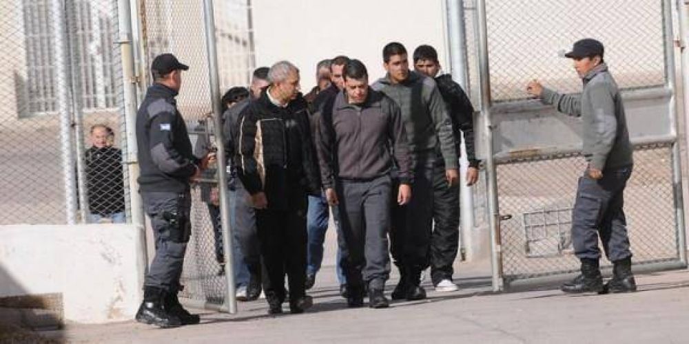 Ahora el Gobierno dice que la mitad de los presos amotinados ir�n a otras provincias