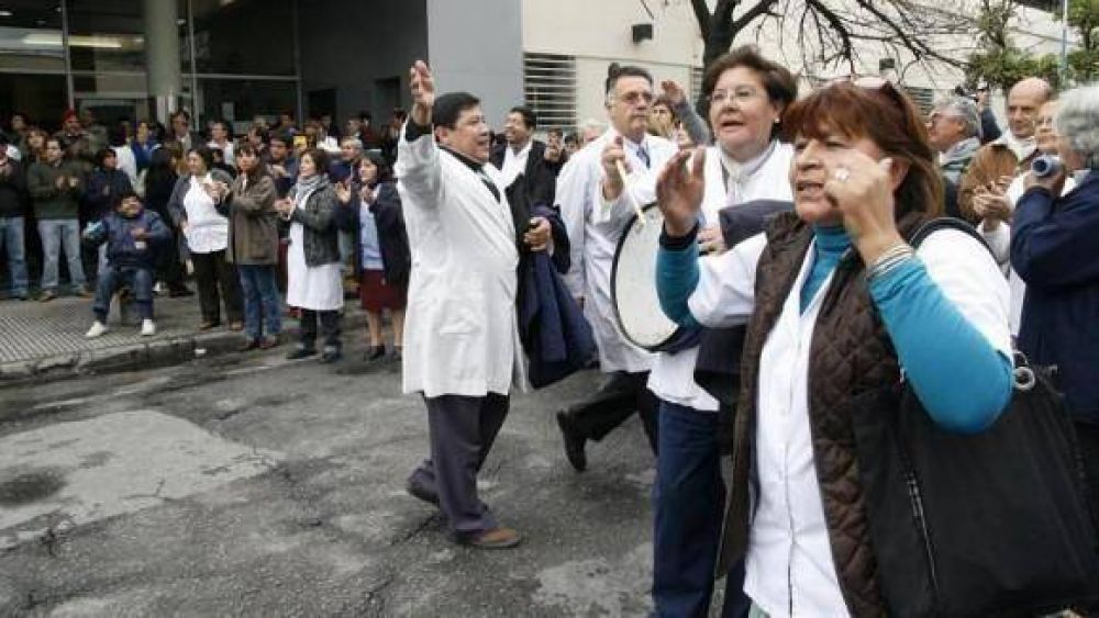 El Gobierno se vio forzado a respaldar a los directores de los hospitales