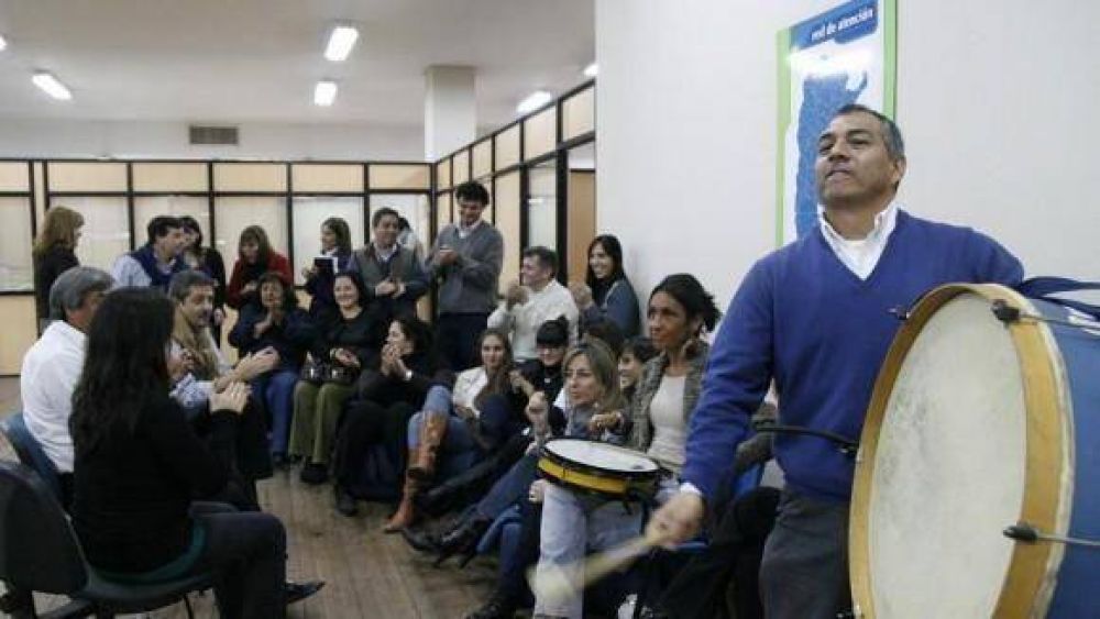 Una protesta paraliz� la atenci�n en la ANSES y hubo indignaci�n
