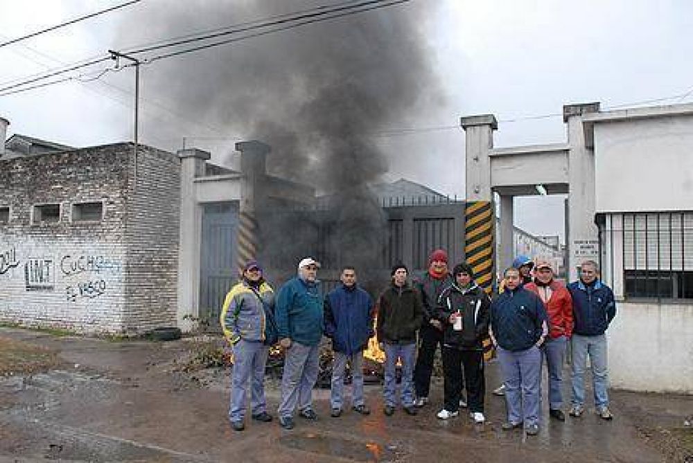 Protesta en una textil por suspensiones y amenazas de despidos