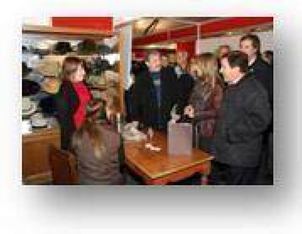 MULTITUDINARIO CIERRE DE LA MEGAMUESTRA PRODUCCI�N LAN�S 2011
