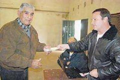 Cancelan deuda por compensaci�n oliv�cola a los peque�os productores de Chilecito